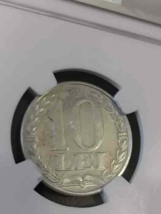 X 1988- 10 LEI avers.jpg