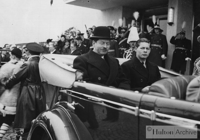 Carol II si Mihai I.jpg