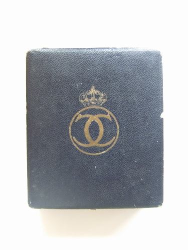 Cutie insigna tip Carol.jpg